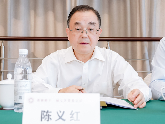 武汉新特光电董事长，省侨联副主席陈义红
